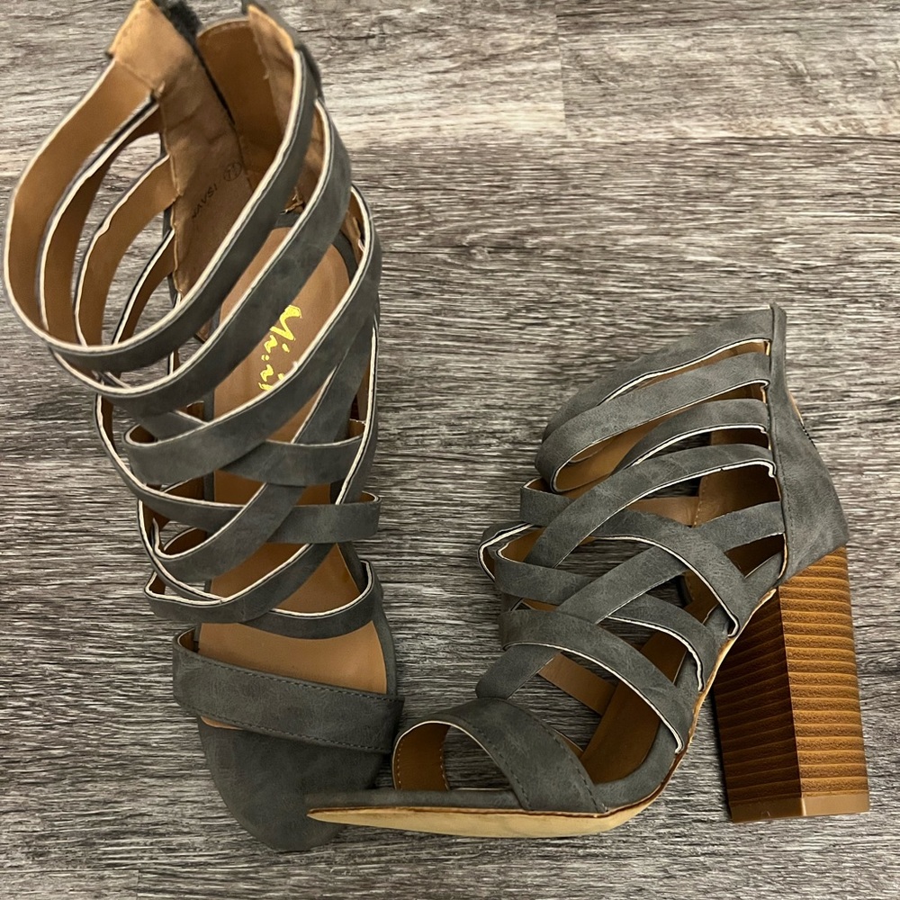 Women’s strappy heel